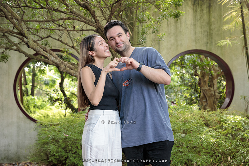 Outdoor couple photoshoot session with Andre & Yen at Chinese Garden & Supertree Groves (Gardens By The Bay) Outdoor couple photoshoot session with Andre & Yen at Chinese Garden & Supertree Groves (Gardens By The Bay)