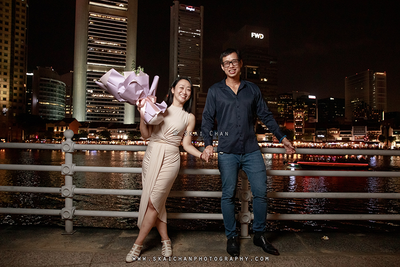 Night couple photoshoot session with Raymond & Serena at Promenade Boat Quay Night couple photoshoot session with Raymond & Serena at Promenade Boat Quay