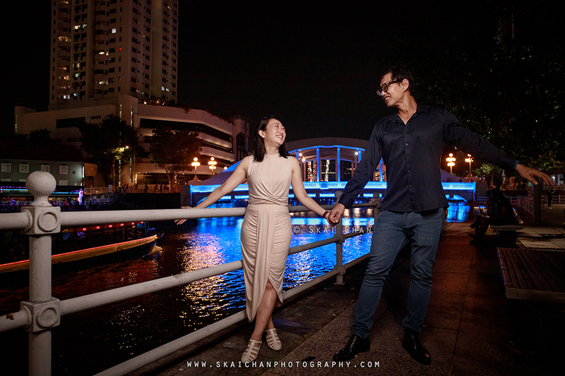 Night couple photoshoot session with Raymond & Serena at Promenade Boat Quay Night couple photoshoot session with Raymond & Serena at Promenade Boat Quay
