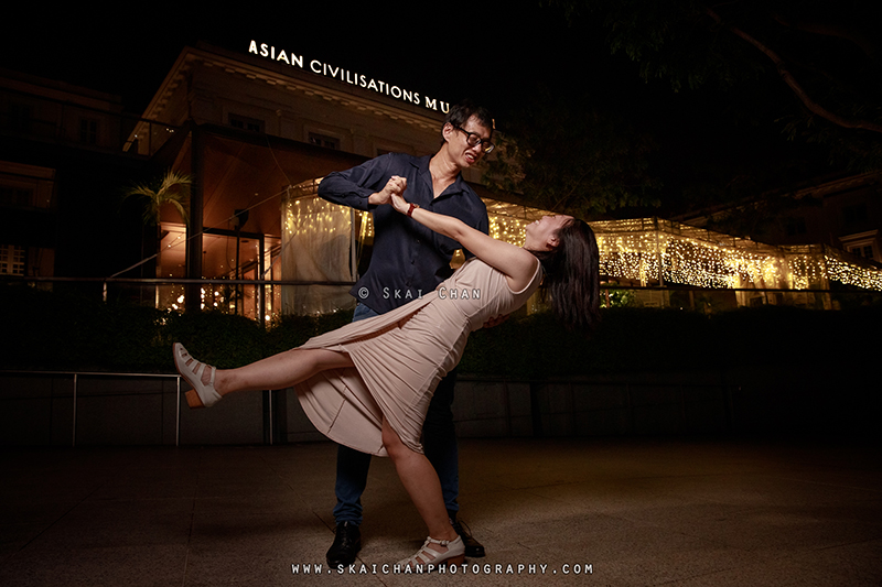 Night couple photoshoot session with Raymond & Serena at Promenade Boat Quay Night couple photoshoot session with Raymond & Serena at Promenade Boat Quay