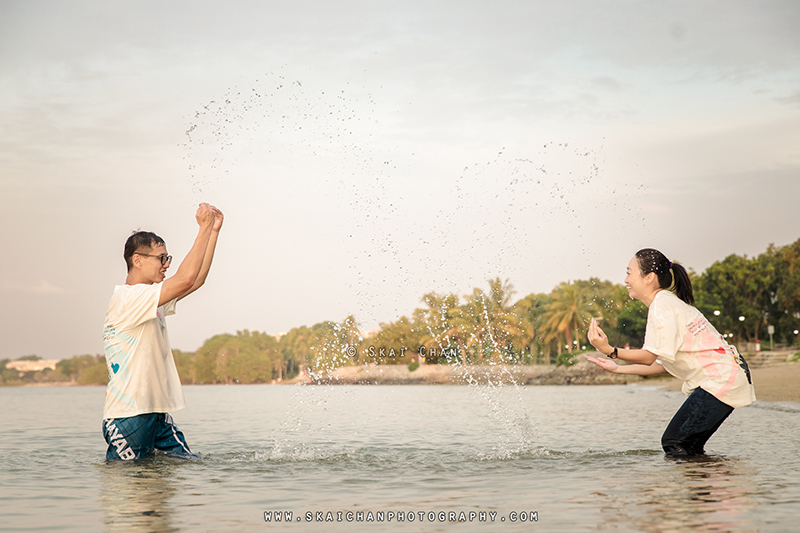 Beach couple photoshoot session with Raymond & Serena at Pasir Ris Park Beach couple photoshoot session with Raymond & Serena at Pasir Ris Park