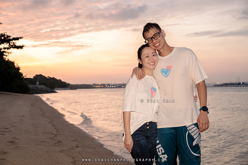 Sunset night beach couple photoshoot session with Raymond & Serena at Pasir Ris Park Sunset night beach couple photoshoot session with Raymond & Serena at Pasir Ris Park