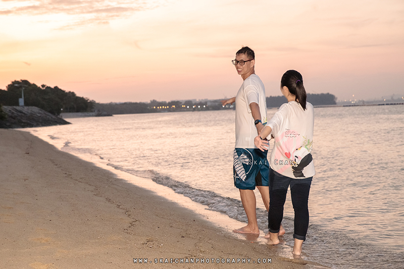 Sunset night beach couple photoshoot session with Raymond & Serena at Pasir Ris Park Sunset night beach couple photoshoot session with Raymond & Serena at Pasir Ris Park