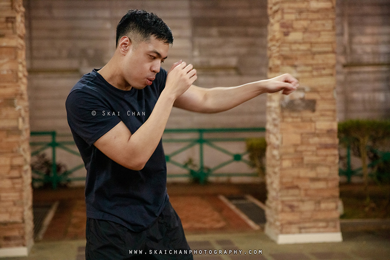 Muay Thai shadow-boxing photoshoot session with Raymund @ Tavistock Avenue Park (Serangoon Garden) Muay Thai shadow-boxing photoshoot session with Raymund @ Tavistock Avenue Park (Serangoon Garden)