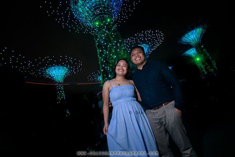Outdoor casual couple photoshoot session with Bryan & Abby at Gardens by the Bay Outdoor casual couple photoshoot session with Bryan & Abby at Gardens by the Bay