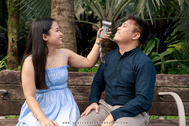 Outdoor casual couple photoshoot session with Bryan & Abby at Gardens by the Bay Outdoor casual couple photoshoot session with Bryan & Abby at Gardens by the Bay