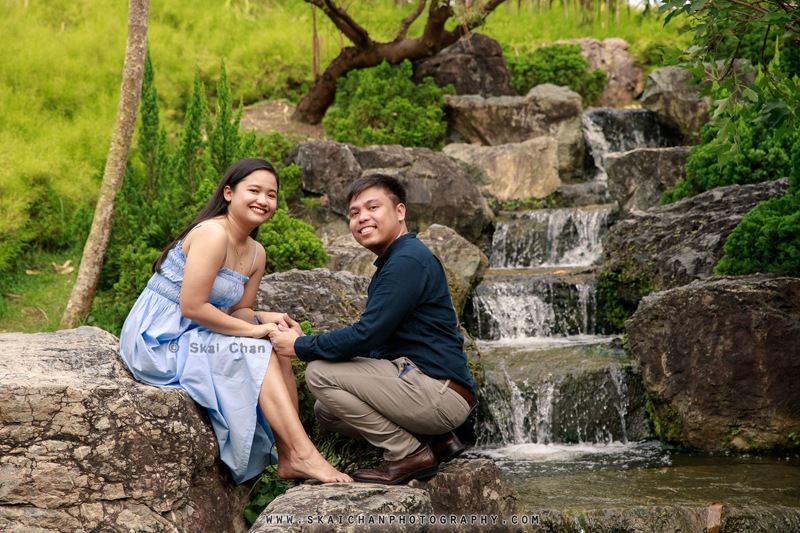 Outdoor casual couple photoshoot session with Bryan & Abby at Gardens by the Bay Outdoor casual couple photoshoot session with Bryan & Abby at Gardens by the Bay